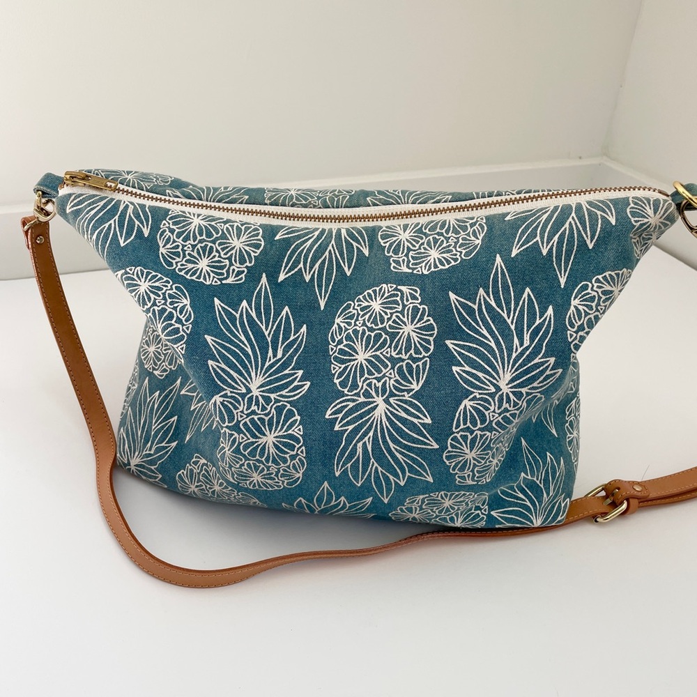 Jana Lam - Slouchy Crossbody in Denim Pineapple 🍍 - Picture 5 of 10